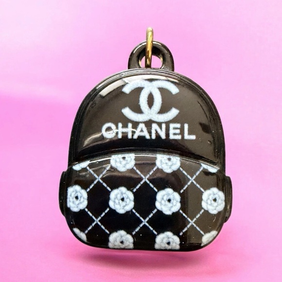 SALE❣️CHANEL Backpack Charm Stamped CC Logo Pendant Charm Camellia Black & White - Picture 10 of 12